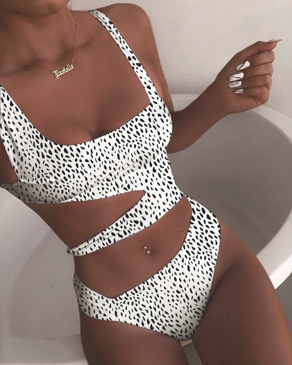 Solid color one piece swimsuit Solid color one-piece bikini women's hollowed out swimsuit
