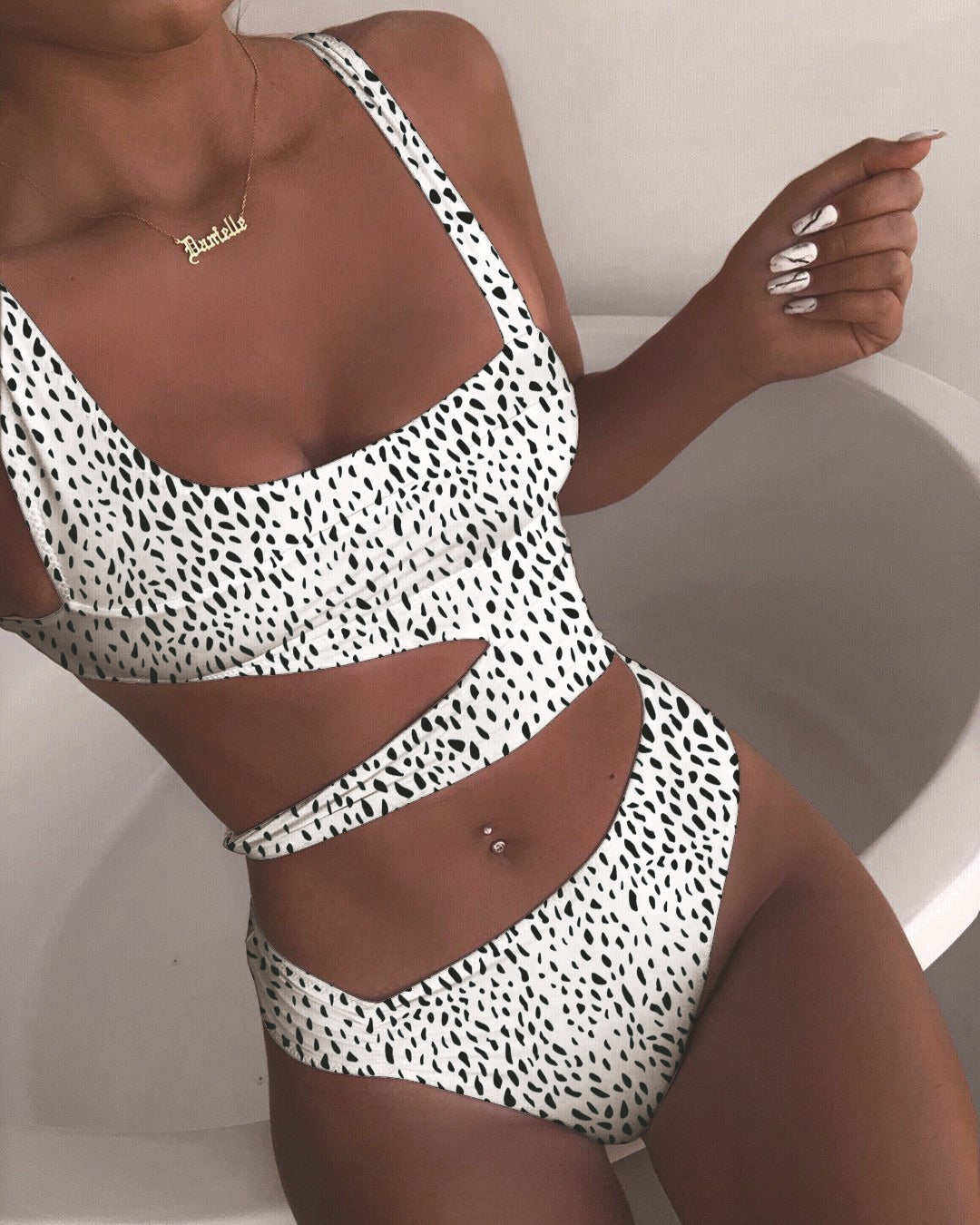 Solid color one piece swimsuit Solid color one-piece bikini women's hollowed out swimsuit